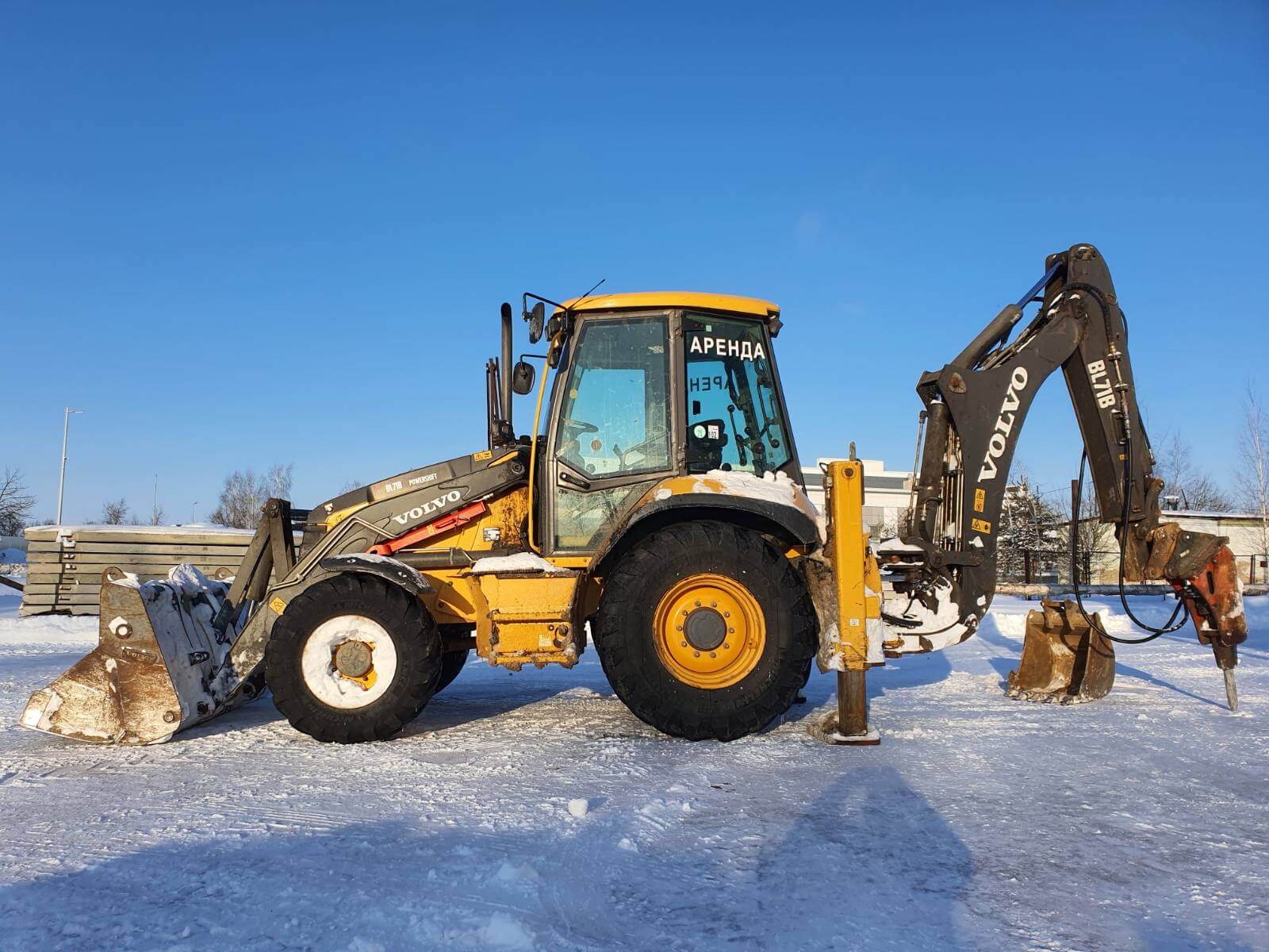 Аренда погрузчика-экскаватора VOLVO BL71B в Орше