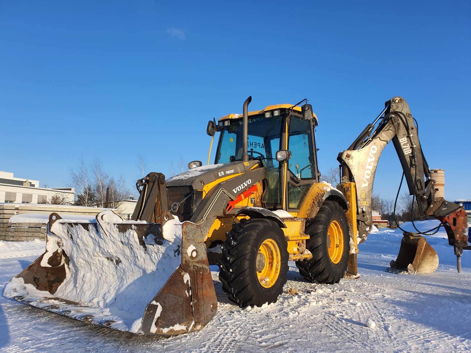 Аренда погрузчика-экскаватора VOLVO BL71B в Орше